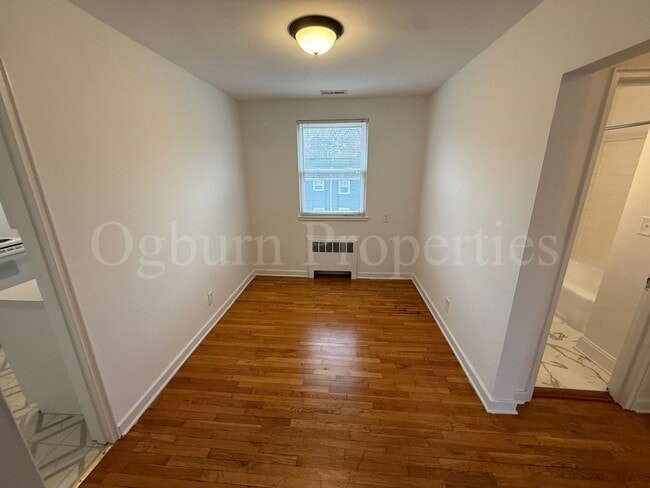 Photo - 2506-D Miller Park Cir-2BR/1BA-2nd Floor APT!!!