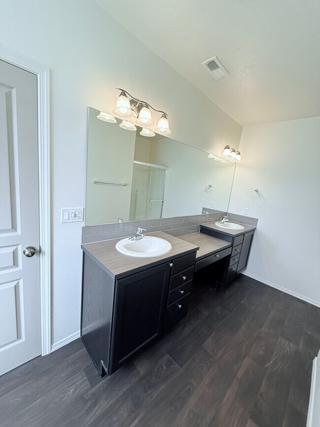 Spacious 4 bed 2 bath home! House Rental in Moro, OR