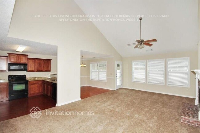 Photo - 3921 Village Main St