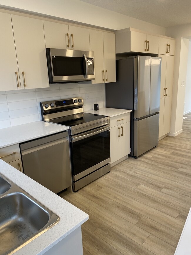 Photo - 1530 Tamarack Blvd NW