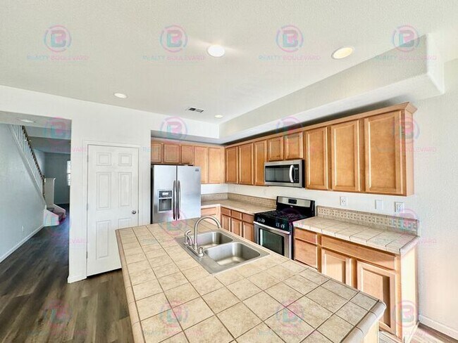 Photo - Spacious 4-Bedroom 3 Bath, 3 Car Garage Home with Loft, Living Room and Family Room Outdoor Kitch...