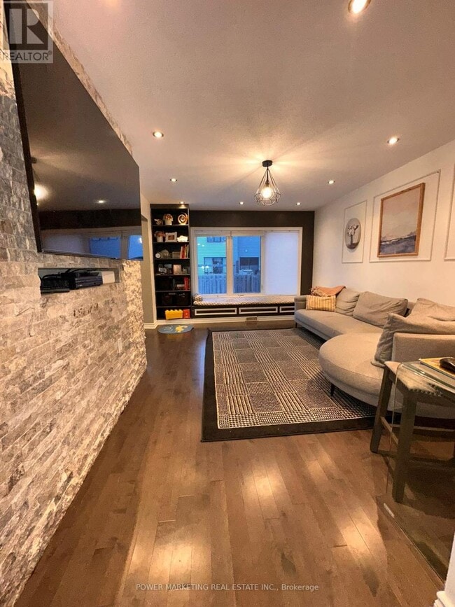 Photo - 124 Nacarat St