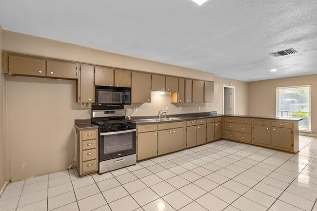 Photo - 146 Stapleton St