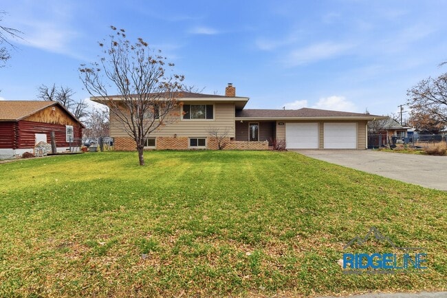 Building Photo - Sunnyside single family home with oversized 2 car garage
