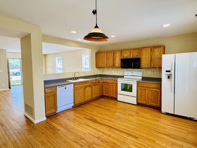 Photo - 717 Mockingbird St