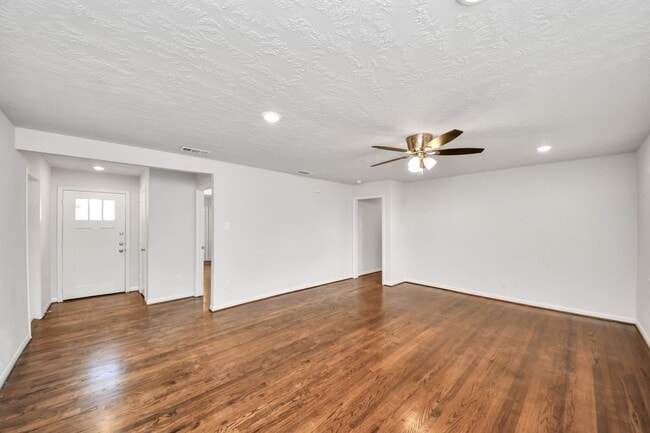 Building Photo - 5803 Darnell St