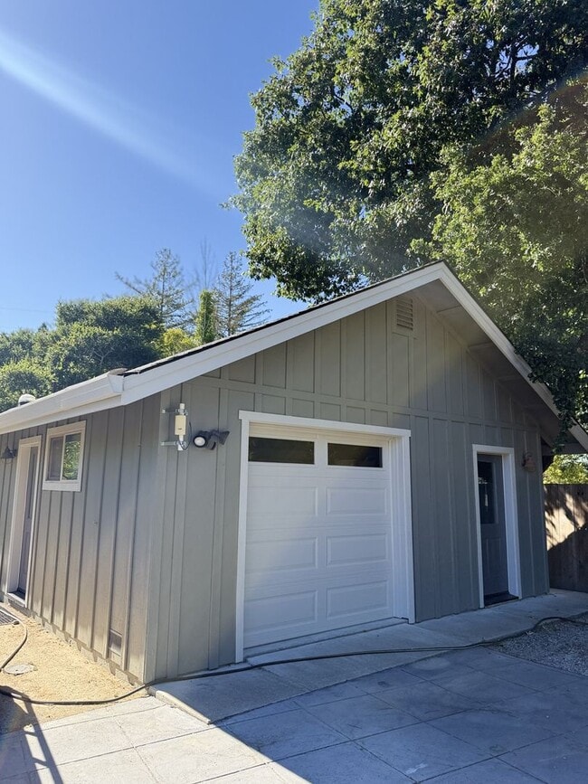 Building Photo - 1 Bedroom 1 Bathroom Detached ADU with A/C and all utilities included