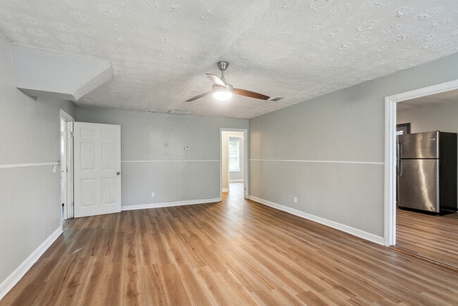 Photo - 2550 Farmer Rd NW