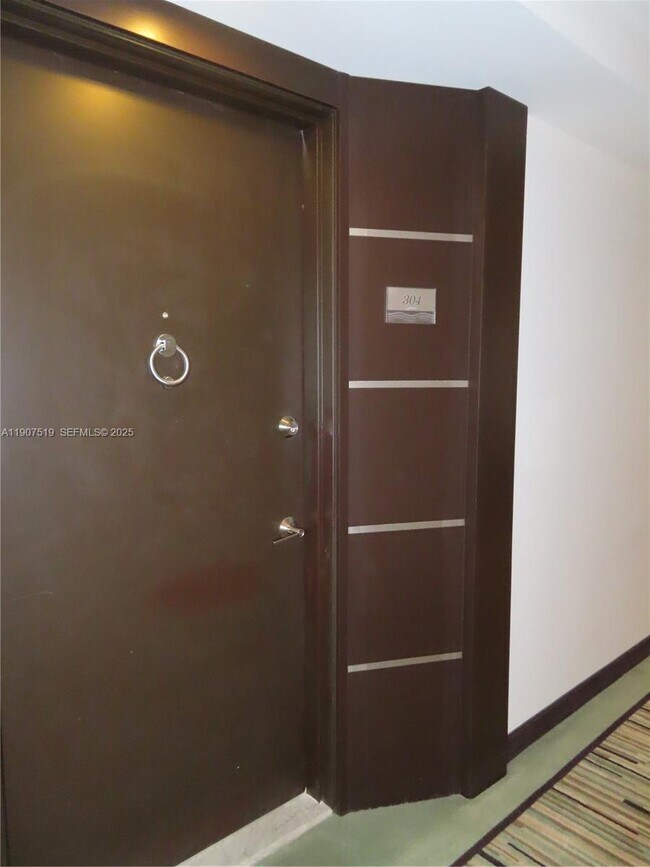 Photo - 5701 Collins Ave Unidad 304