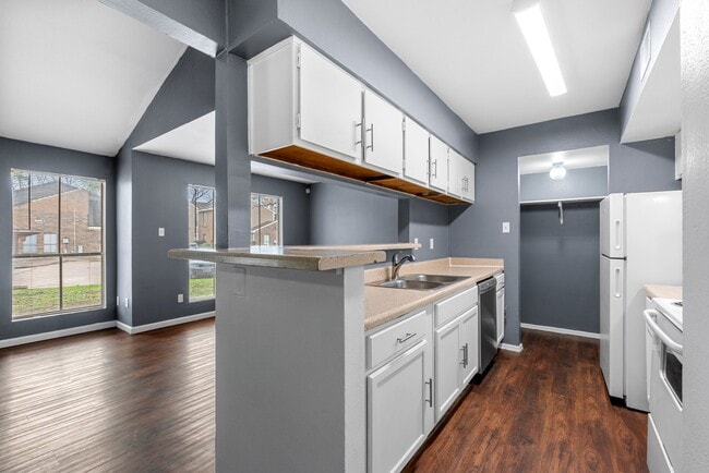 Building Photo - 7200 W T C Jester Blvd Unit 1003