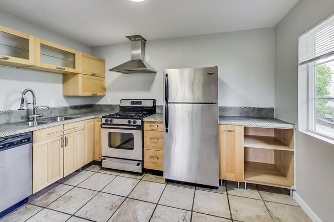 989 Vermont St Unidad 03