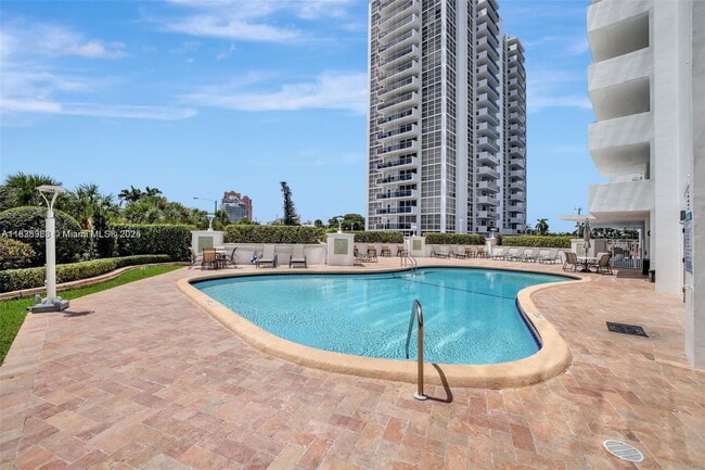 Photo - 2715 N Ocean Blvd Unidad 2A