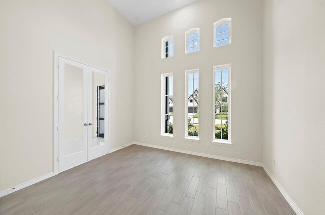 Photo - 9806 Oakwood Trl