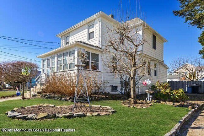 Photo - 1208 Maplewood Rd