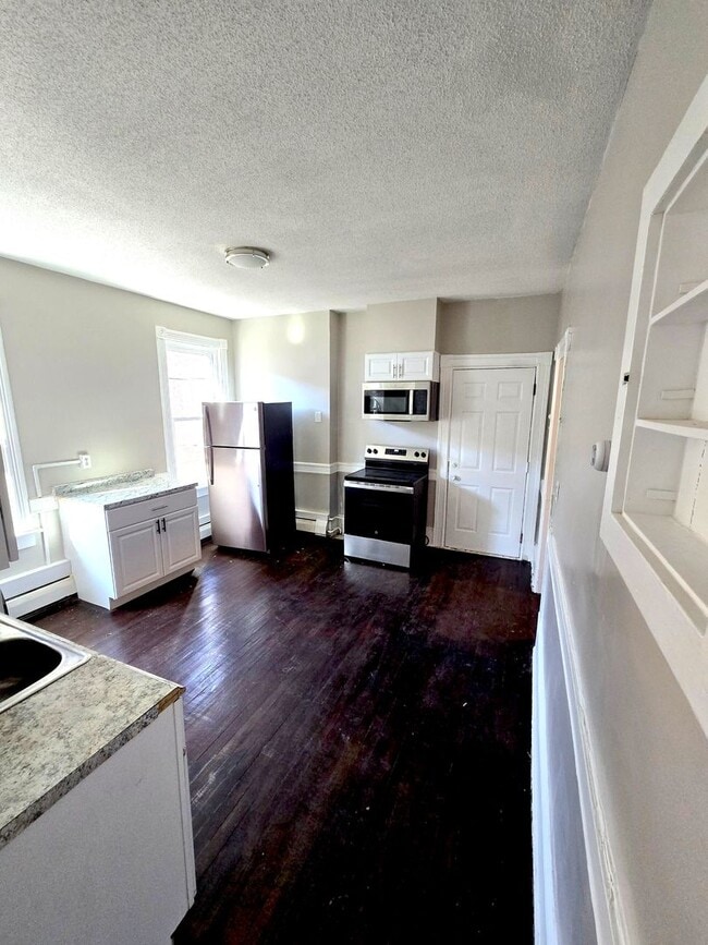 Building Photo - 93 Maple Ave Unit 2
