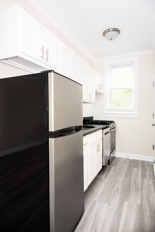 Photo - 646 W Roscoe St