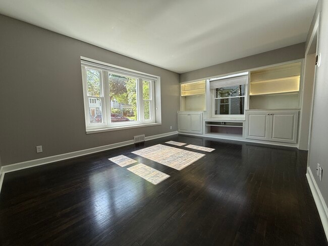 Photo - 5577 N Kent Ave