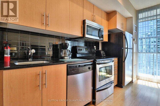 Photo - 65 Bremner Blvd Unité 2604