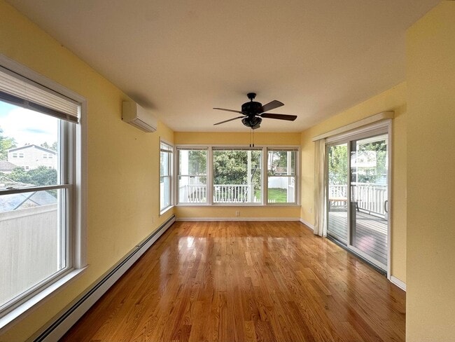 Photo - 321 Hemlock St
