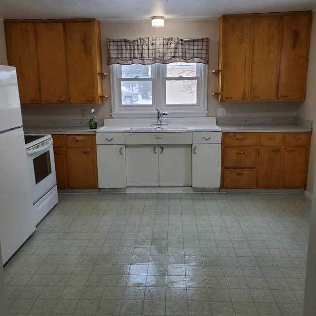 Photo - 622 3rd Ave E