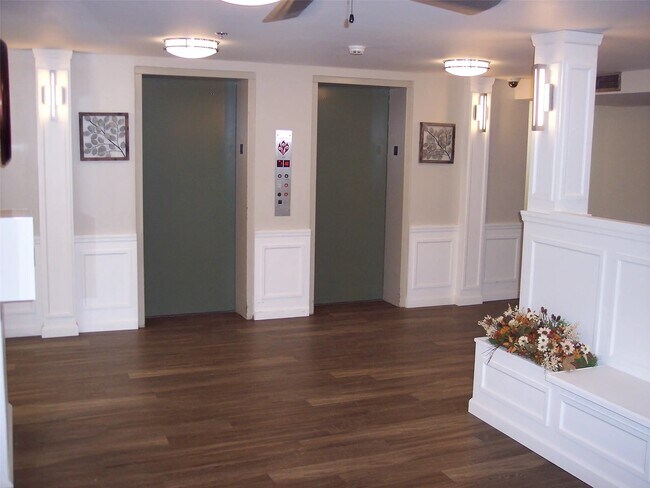 Photo - 350 Market St