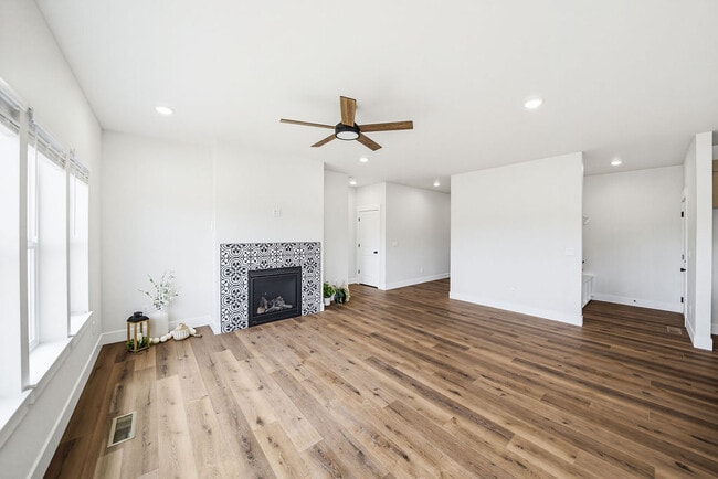 Photo - 485 E River Rd