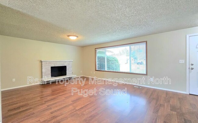 Photo - 8432 45th Dr NE