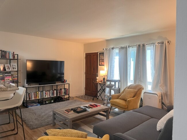 Photo - 1319 11th St Unidad 2