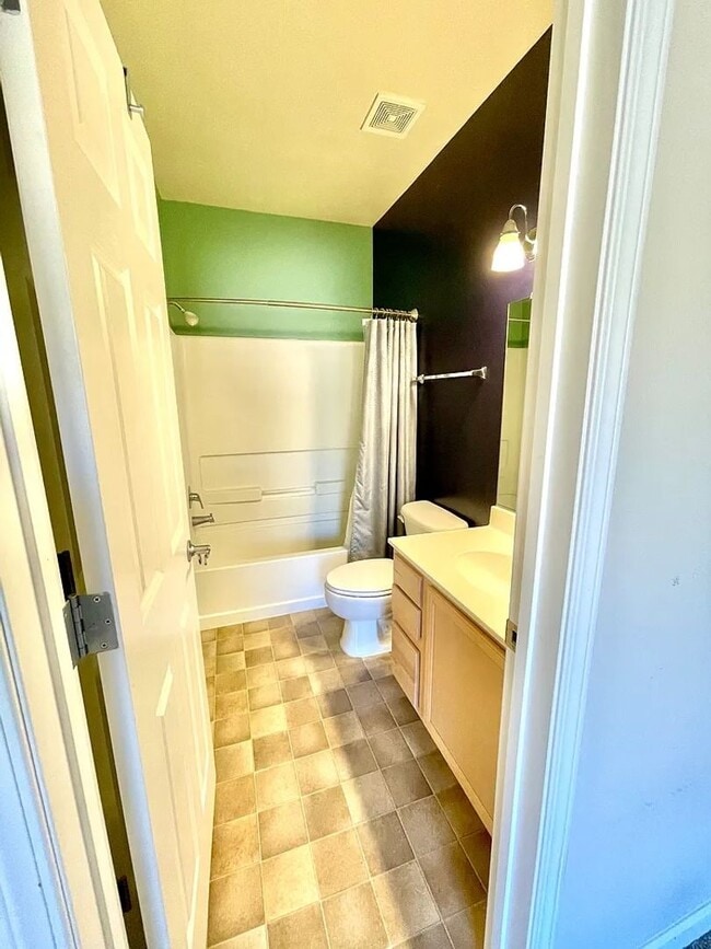 Photo - Townhouse For Rent.