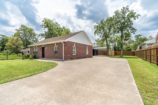 Photo - 4118 Topping St