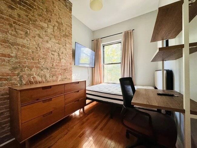 Photo - Furnished room/NOT APARTMENT Unit 2
