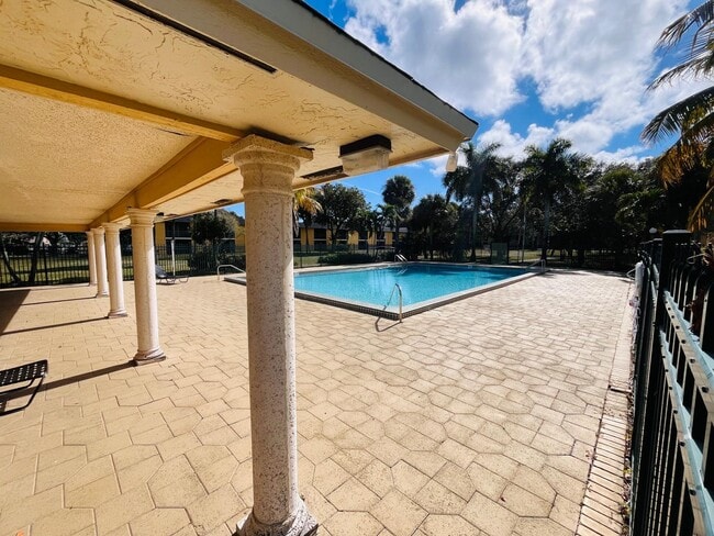 Photo - 1106 Meadows Cir Unit 1106