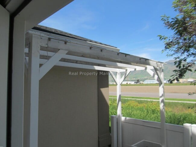 Photo - 2 br with bonus room!  beautiful townhouse end unit, available in April! Pet Friendly..