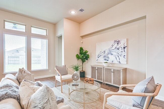 Building Photo - 12617 White Cove Dr