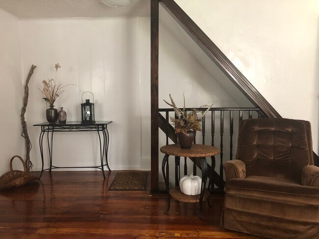 landing - 895 Old Wilmington Rd Unit 1 2nd floor
