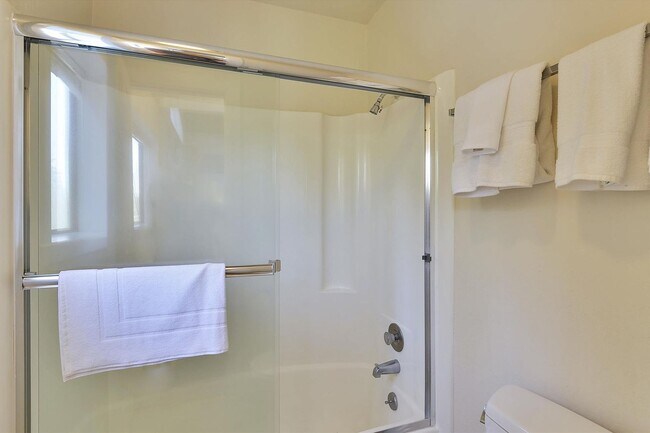 Photo - Alpine Meadows 3 bedroom + loft ski lease Unit 8
