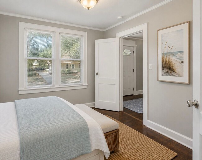 1334 E Waldburg St Unit B