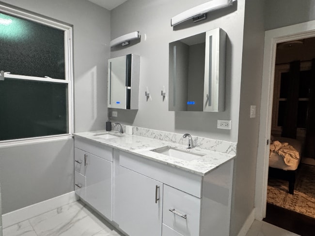 Photo - 3526 Lake St Unidad 2