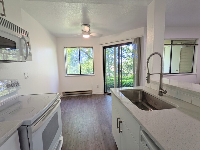 Kitchen/dining area - 9926 SE Talbert St Condo Unit 9926