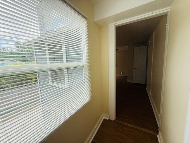 Photo - 320 21st Ave S