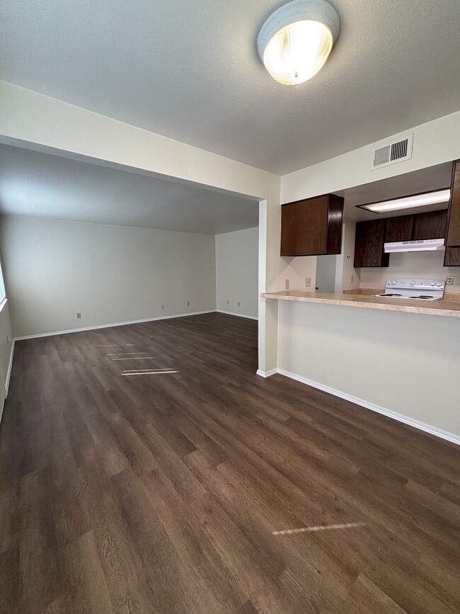 Unit 15 - Manzanita Manor Apartments