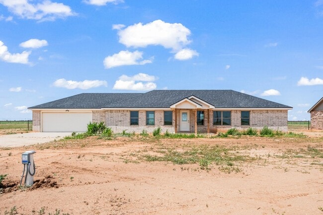 Building Photo - Country Living In Idalou ISD!