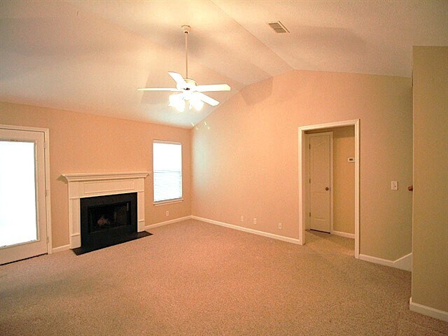 Photo - 3749 Southbend Dr