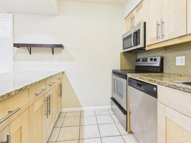 Photo - 7685 Northcross Dr Unit 208
