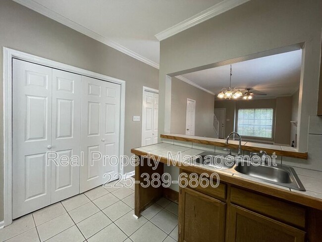 Photo - 910 W Macci St