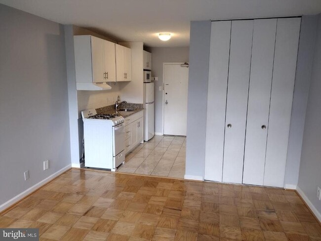 Building Photo - 5500 Friendship Blvd Unit 1205N