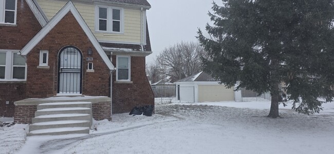 Photo - 10428 Marne St