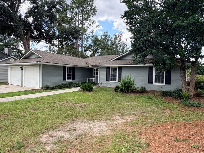 Photo - Spacious 3BR/2BA Home with 2-Car Garage in Valdosta City Limits!