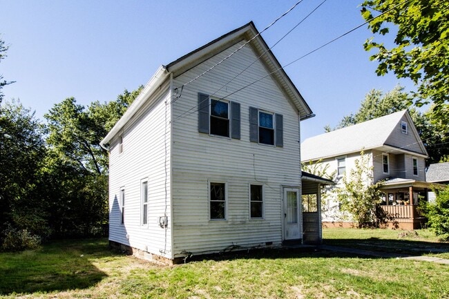 Building Photo - 636 Allyn St Unit 2