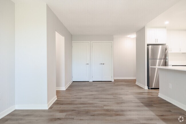 2BR, 1BA - 792 SF - Living/Dining - The Wynbrook